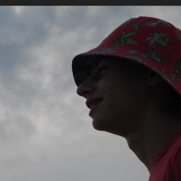 Profile Picture of Owen Schmidt (@supreme10111) on Poshmark