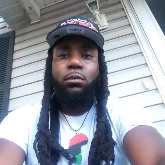 Profile Picture of Jameek Bandelou (@jameekbandelou) on Poshmark