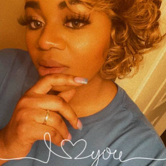 Profile Picture of Manari Sama-ojong (@manari_s) on Poshmark