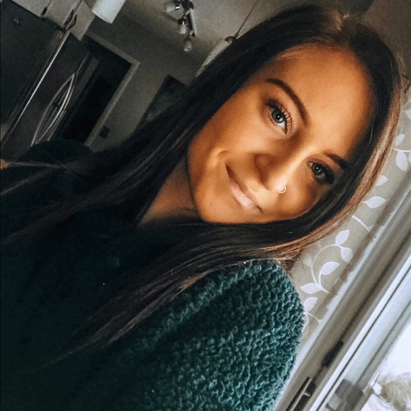 Profile Picture of Paige Newton (@paigenewton2) on Poshmark