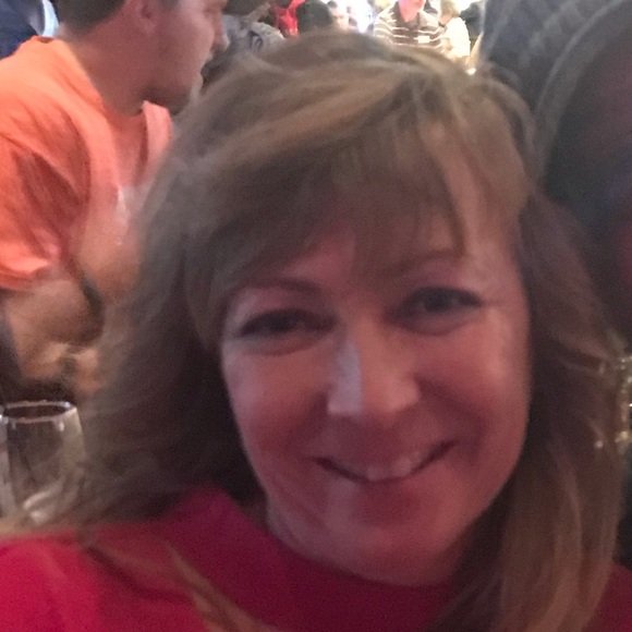 Profile Picture of Kim Danner (@lilacgirl918) on Poshmark