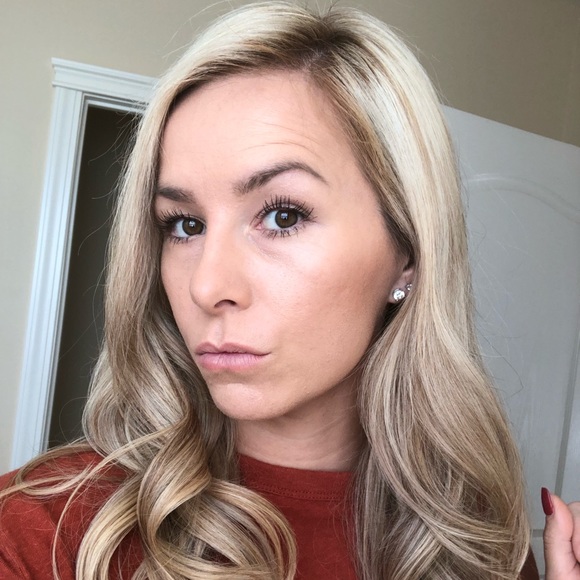 Profile Picture of Julia Rickett (@juliamarieoc) on Poshmark