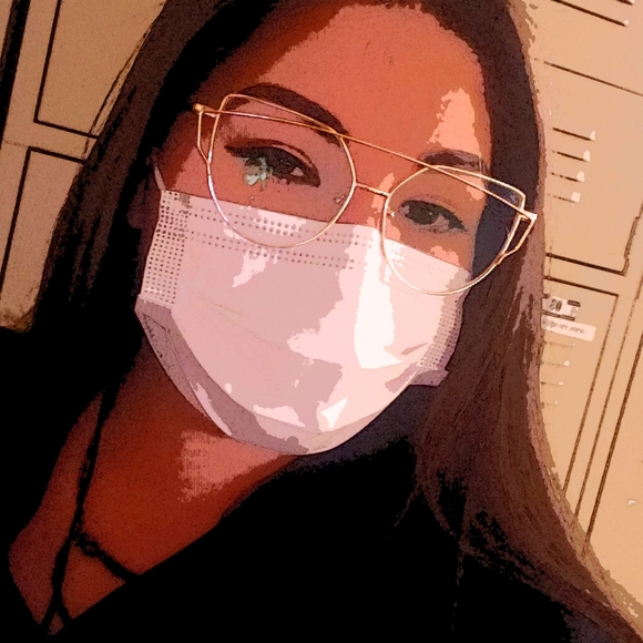 Profile Picture of Jenni Plasencia (@dimuneyz) on Poshmark