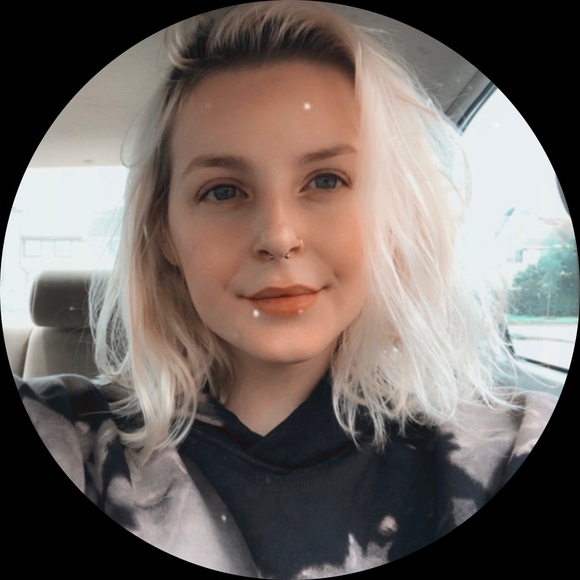 Profile Picture of Raquel Edwards (@brittraquelx) on Poshmark