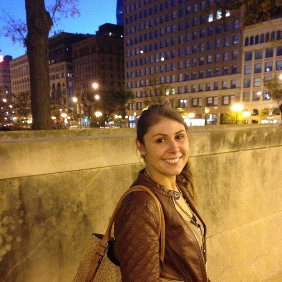 Profile Picture of Sam Watters (@samwatters88) on Poshmark