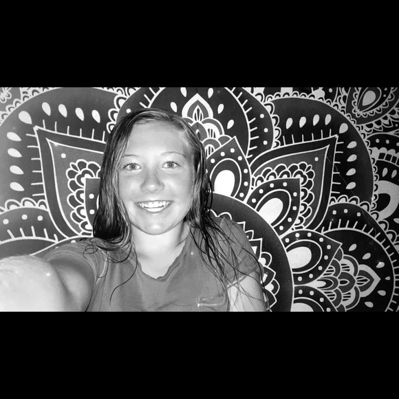 Profile Picture of Jillian Shannon (@jshannon42) on Poshmark