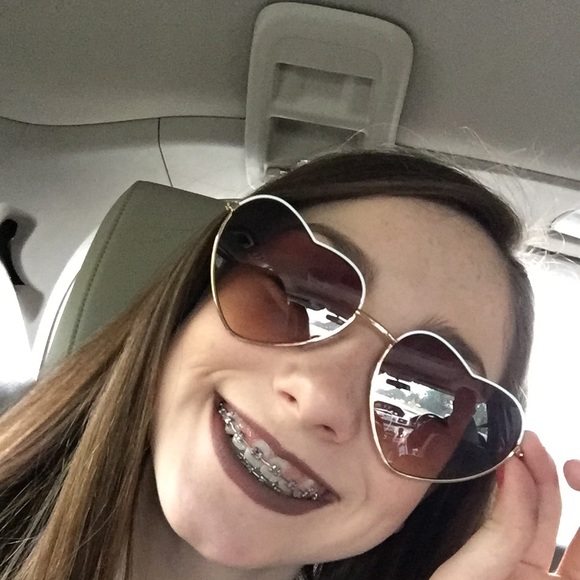 Bailey Wilder - Poshmark Profile Picture of Bailey Wilder (@baileywilde) on Poshmark