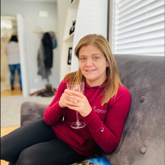 Profile Picture of Jess Roach (@jessbreau) on Poshmark