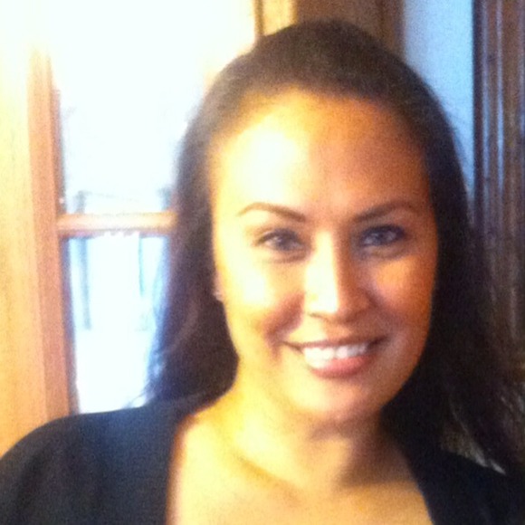 Profile Picture of Alaine Labo (@alainelabo) on Poshmark