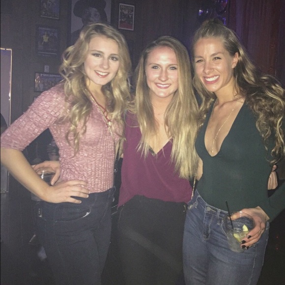 Profile Picture of Megan Baritot (@mbarit) on Poshmark