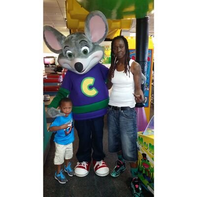 Profile Picture of Tina Magee (@tinamagee39) on Twitter