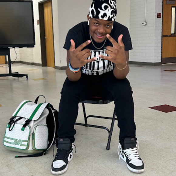 Profile Picture of Antonio Mccombs (@antoniomccombs3) on Poshmark