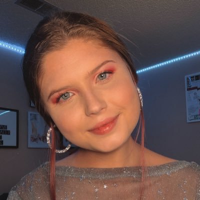 Profile Picture of Linzi Smith (@linzihsmith) on Twitter