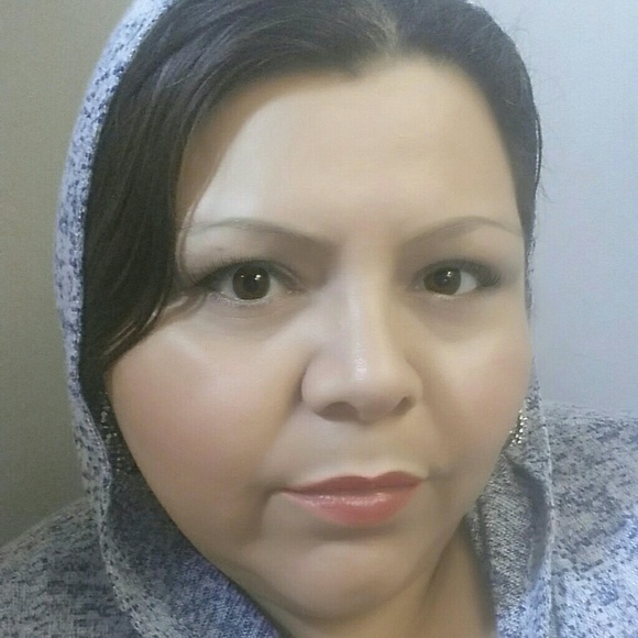 Profile Picture of Elizabeth Irisson (@freduco) on Poshmark