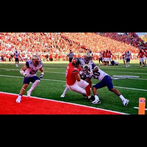 Profile Picture of Evan Moeai (@emoeai) on Poshmark