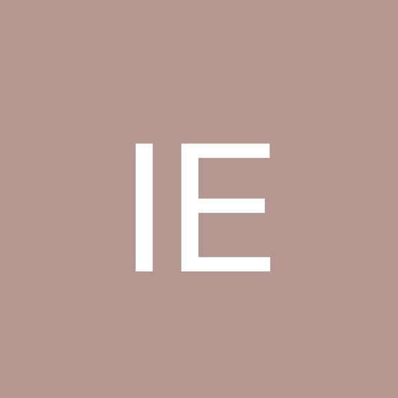 Profile Picture of Irie Etheridge (@ririether94) on Poshmark