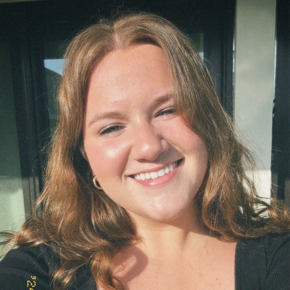 Profile Picture of Aspen Aspen (@aspengraceallen) on Poshmark