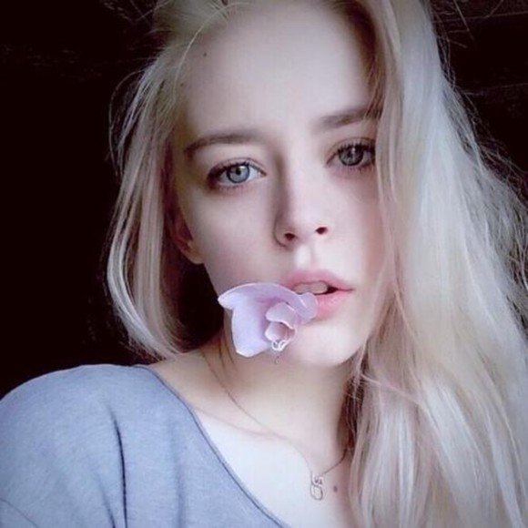 Profile Picture of Mackenzie Peyser (@bfgbdfbvgdf) on Poshmark
