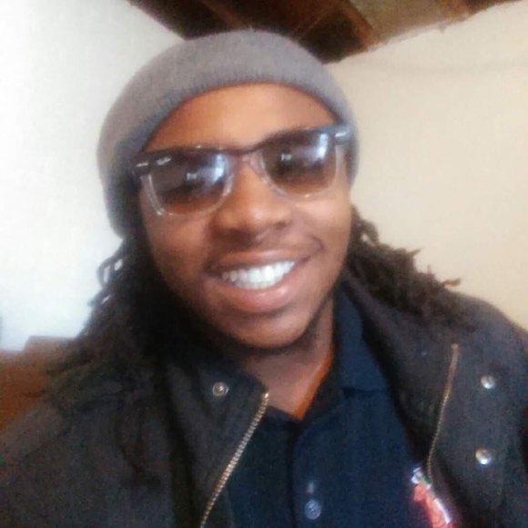 Profile Picture of Bread Bread (@montezcohen54) on Poshmark