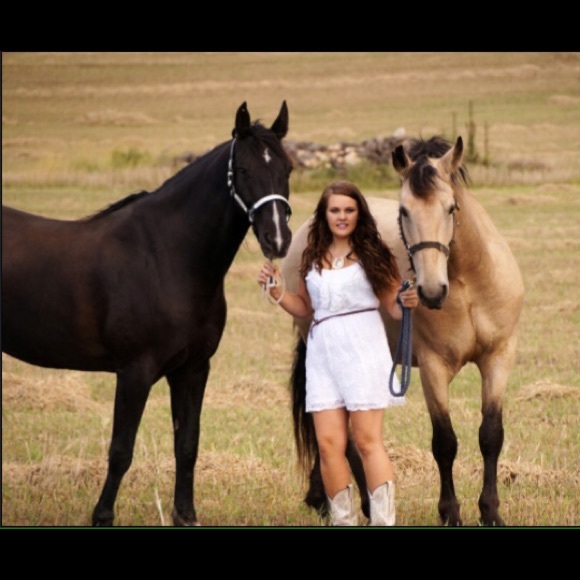 Profile Picture of Nicole Hyland (@nicole88lynn) on Poshmark