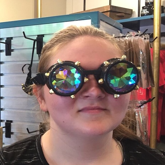 Profile Picture of Cora Siewert (@mynameiscom) on Poshmark