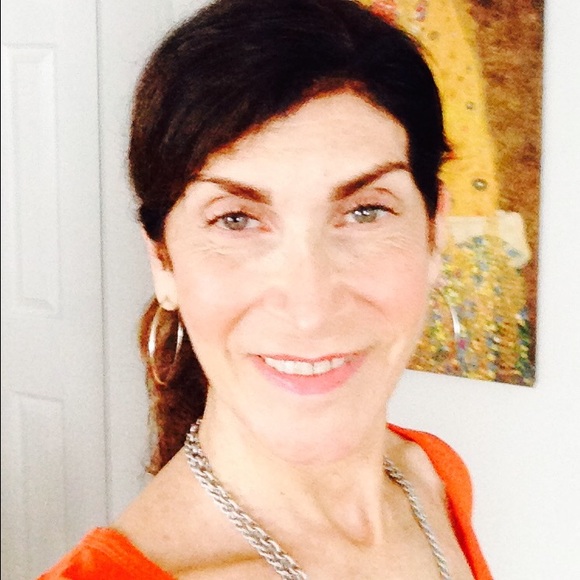 Profile Picture of Michele Sobel (@micheleclm) on Poshmark