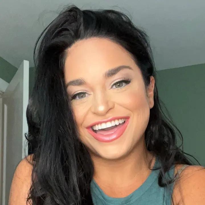 Profile Picture of SarahRoberson (@sarahrobersongqhfg) on Tiktok