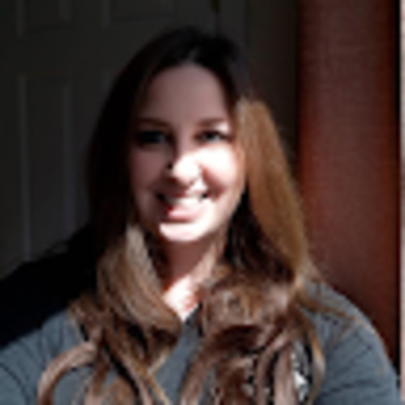 Profile Picture of Torns Torns (@torchr0129) on Poshmark