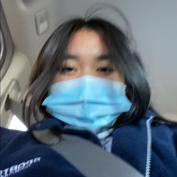 Profile Picture of Kris B (@kreislyn) on Poshmark