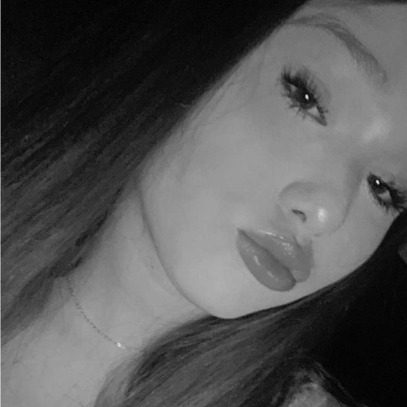 Profile Picture of Shyanne Sanders (@shyannesande194) on Poshmark