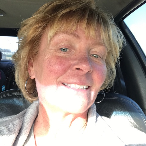 Profile Picture of Jami Vanschoyck (@chlieandtegan) on Poshmark