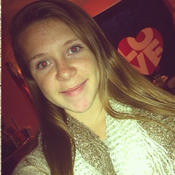 Profile Picture of Devyn Schneider (@devynanaloro22) on Poshmark