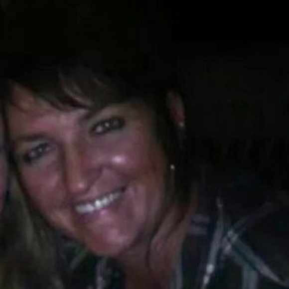 Profile Picture of Bobbi Zimmerman (@bobbizimmerman) on Poshmark