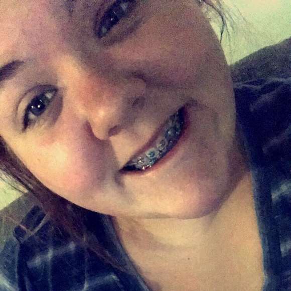 Profile Picture of Alexis Clutter (@alexismclutter) on Poshmark