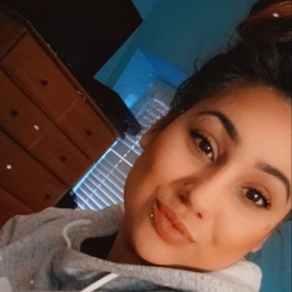 Profile Picture of Jenna Alves (@jxalves21) on Poshmark