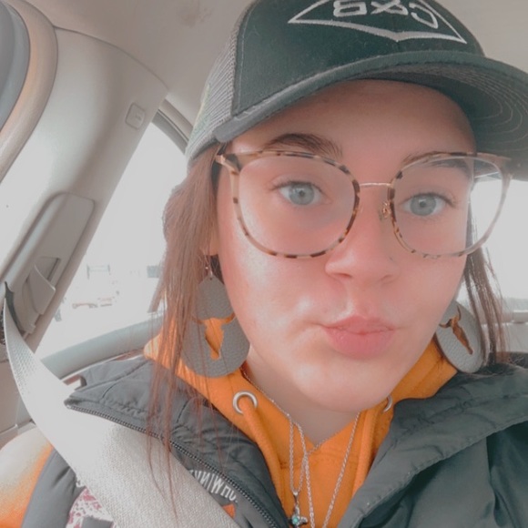 Profile Picture of Emily Mohwinkel (@emily__grote) on Poshmark