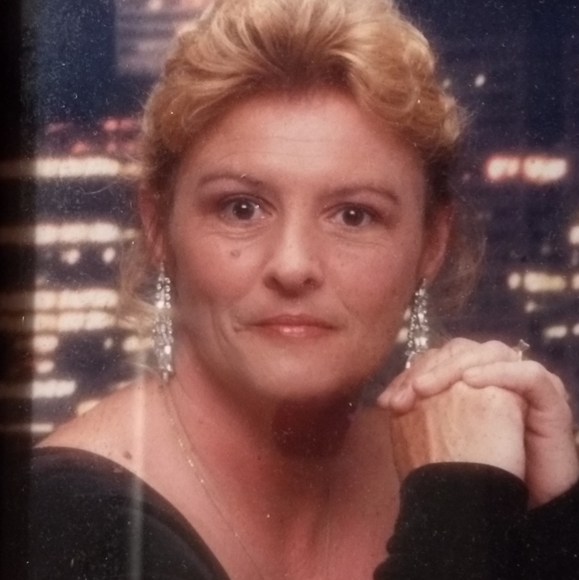 Profile Picture of Karen Dubose (@anthonydubose) on Poshmark