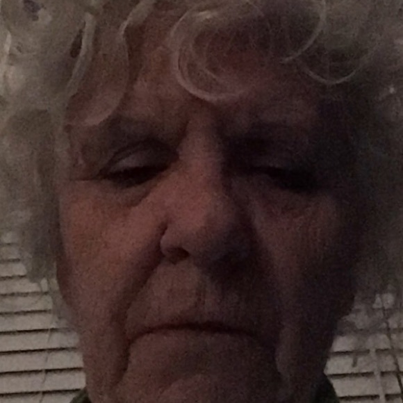 Profile Picture of Suzanne Zappulla (@suezappulla) on Poshmark