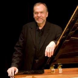 Profile Picture of Steve Rudolph (@stevejazzpiano) on Twitter