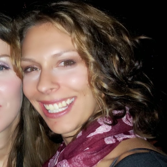 Profile Picture of Jessica Colodny (@viva_la_vino) on Poshmark