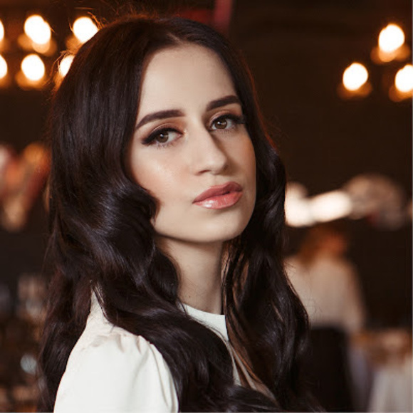 Profile Picture of Viktoriia Hlushko (@viktoriahlu21) on Poshmark