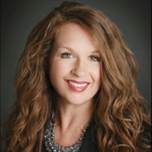 Profile Picture of Kristen Wisinski (@kwisinski) on Poshmark