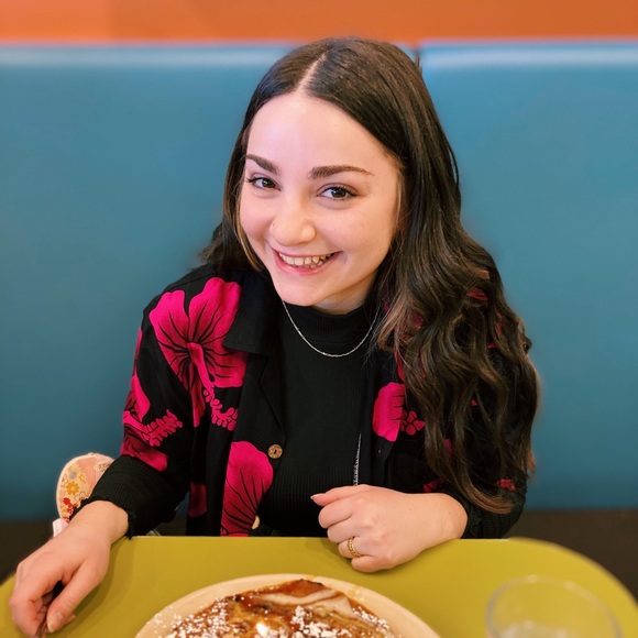 Profile Picture of Marlee Mavromatis (@marleedle) on Poshmark