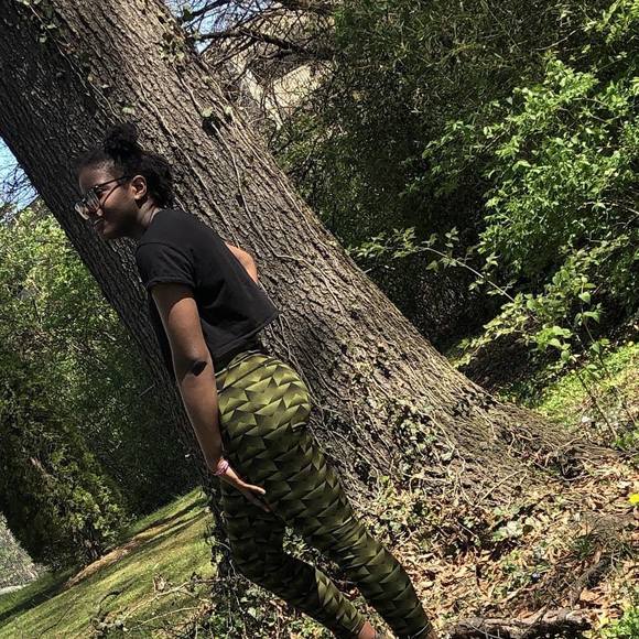 Nkemdilim Emeagwali - Poshmark Profile Picture of Nkemdilim Emeagwali (@ladyjoe124) on Poshmark