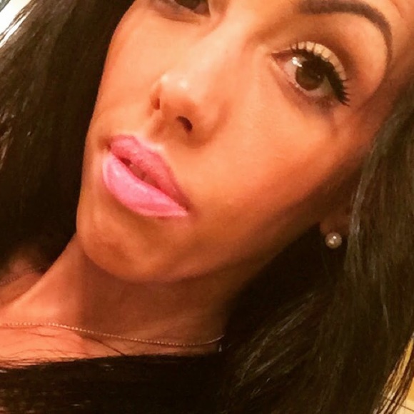 Profile Picture of Whitney Lambert (@whitneymhs) on Poshmark