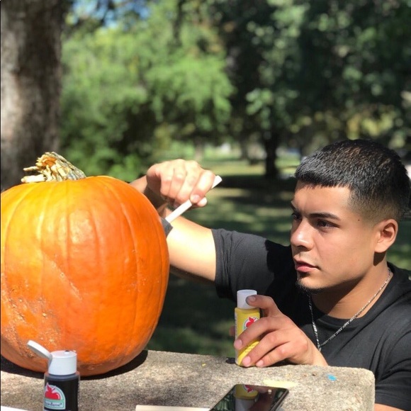 Profile Picture of Randy Ortiz (@rortiz6) on Poshmark