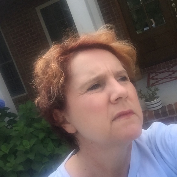 Profile Picture of Laura Best (@lwbest68) on Poshmark