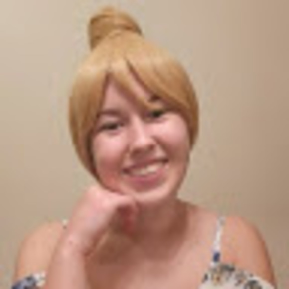 Profile Picture of Amanda Iandiorio (@magenta1098) on Poshmark