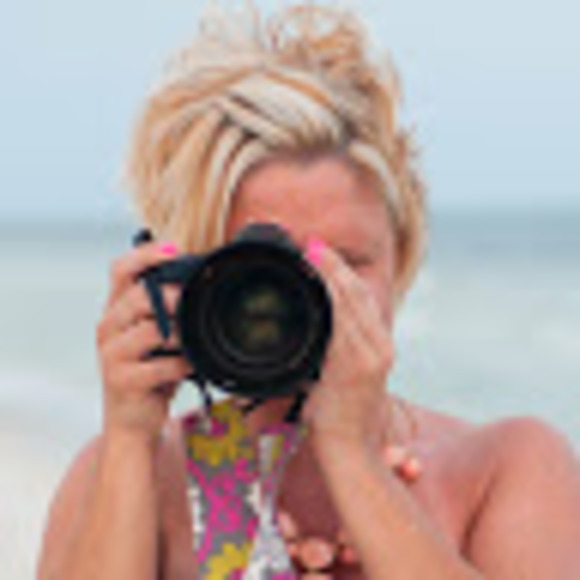 Profile Picture of Jeannie Collins (@jcollinsphoto) on Poshmark