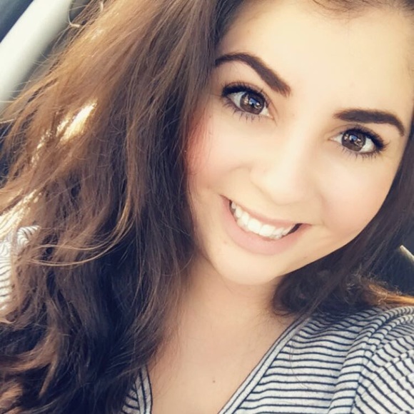 Profile Picture of Emily Ionno (@emilyionno) on Poshmark